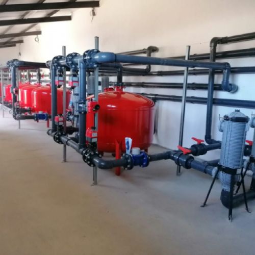 Estacion Tratamiento Agua Potable de color rojo en Espinoso del Rey